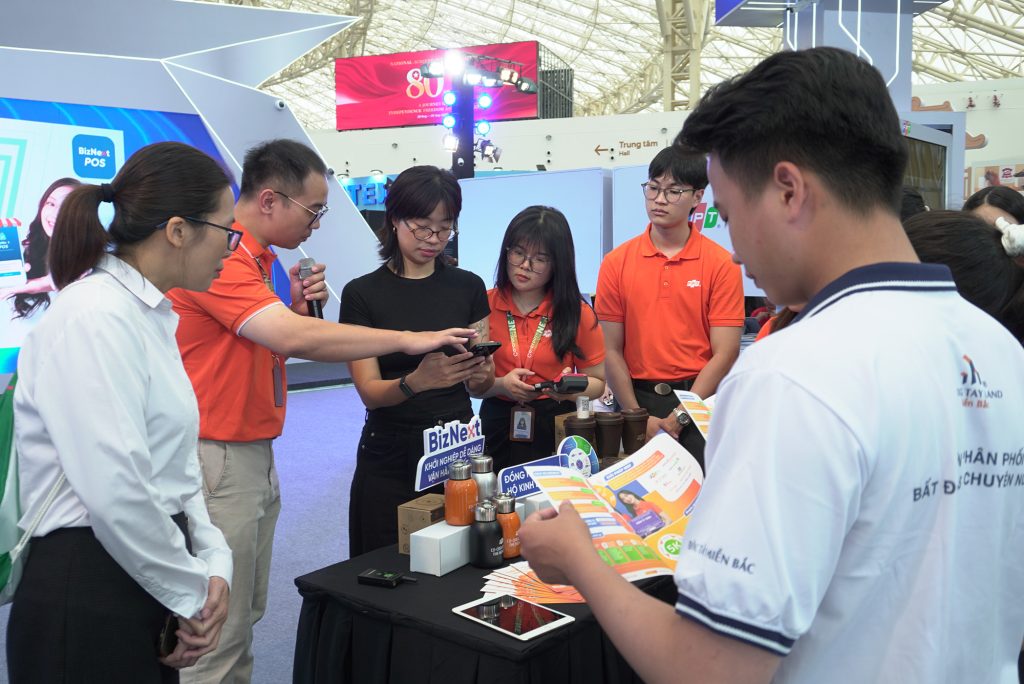 fpt-biznext-tai-trien-lam-thanh-tuu-dat-nuoc-80-nam-voi-giai-phap-xuat-hoa-don-dien-tu-tu-may-tinh-tien (2)