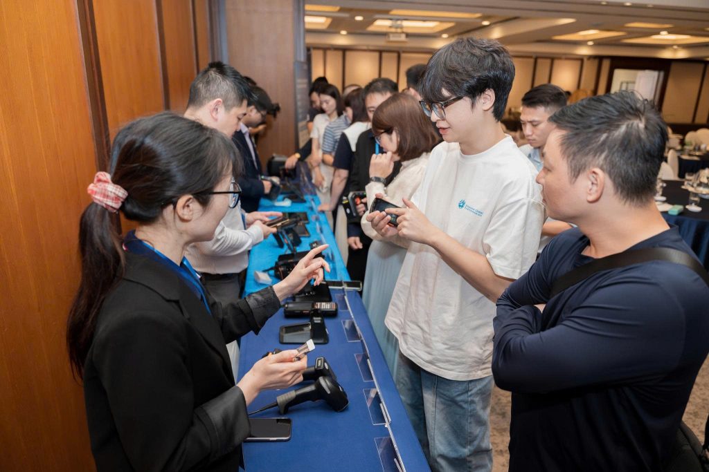 fpt-biznext-vinh-du-tham-du-su-kien-cong-nghe-unlock-the-future-of-pos-and-aidc-2025 (1)