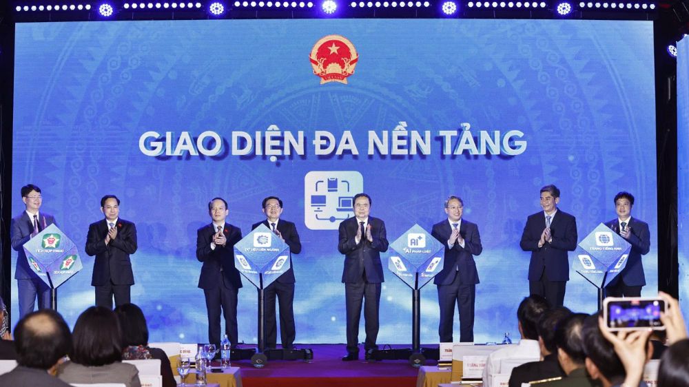 fpt-biznext-vinh-du-tham-gia-le-huong-ung-ngay-phap-luat-viet-nam-nam-2025 (4)