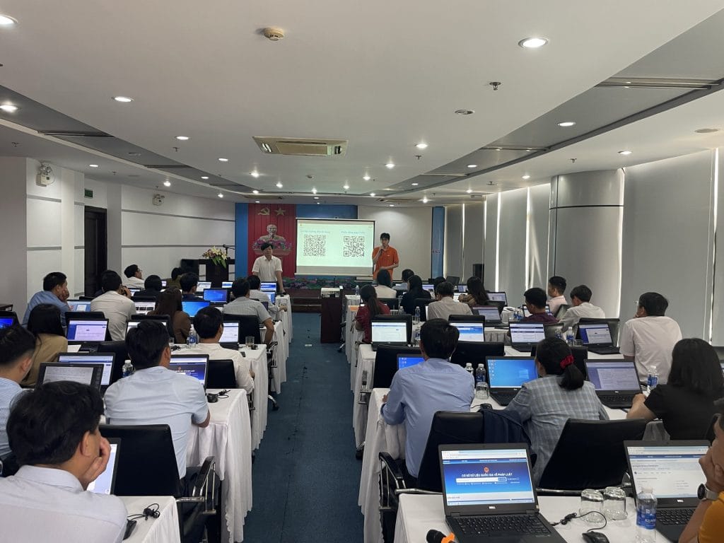 tap-doan-fpt-tiep-tuc-dong-hanh-bo-tu-phap-dao-tao-dien-rong-he-thong-phan-mem-co-so-du-lieu-quoc-gia-ve-phap-luat-tai-mien-nam-va-mien-trung (6)