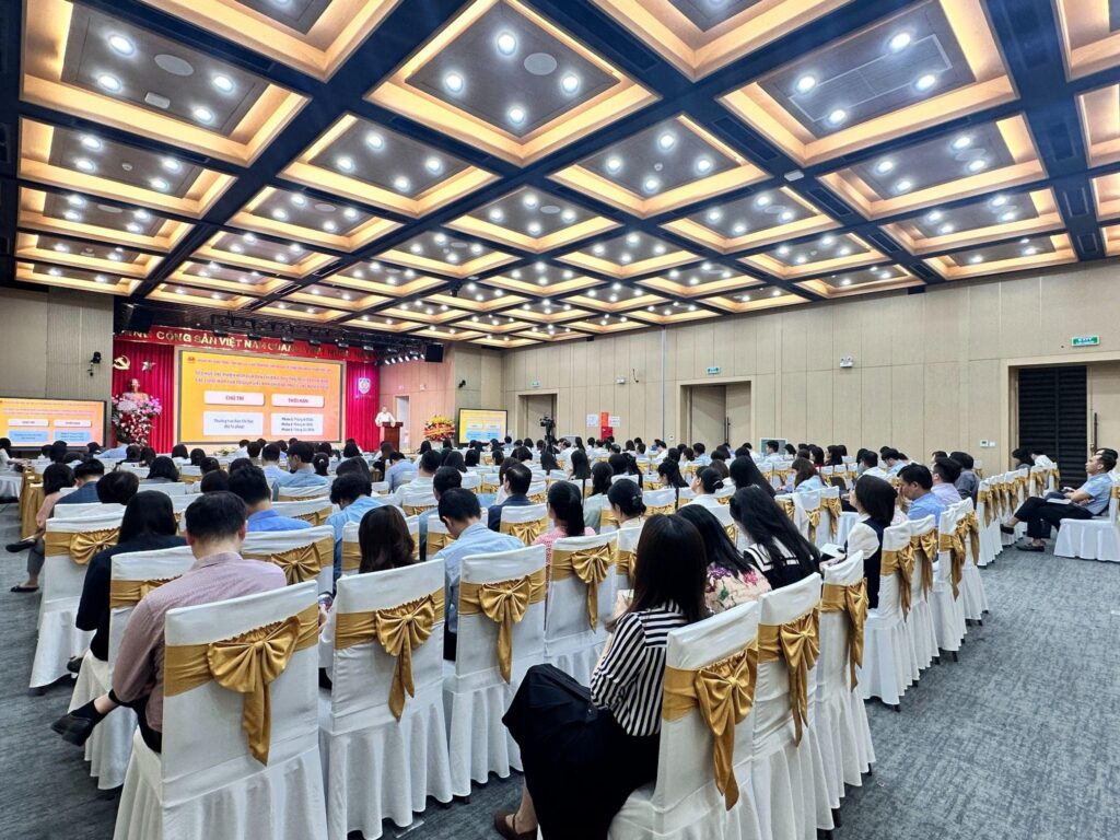 Hoi-nghi-tap-huan-trien-khai-nhiem-vu-tong-ra-soat-quy-tu-dai-dien-lanh-dao-cap-vu-va-can-bo-dau-moi-phap-che-tu-toan-bo-cac-bo-nganh-trung-uong-1776938077 (1)