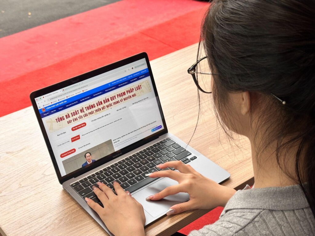 Phan-mem-ho-tro-kiem-tra-ra-soat-van-ban-quy-pham-phap-luat-cong-cu-nghiep-vu-truc-tiep-cho-cac-co-quan-don-vi-trien-khai-tong-ra-soat-1776938079 (1)