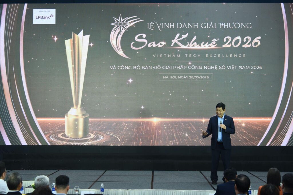 Ong-Truong-Gia-Binh-Chu-tich-Hoi-dong-Sang-lap-VINASA-Chu-tich-Tap-doan-FPT-chia-se-tai-su-kien-1780027502
